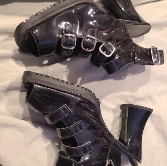 John fluevog vintage strap sandals.  Size 7. - Picture 2 of 8